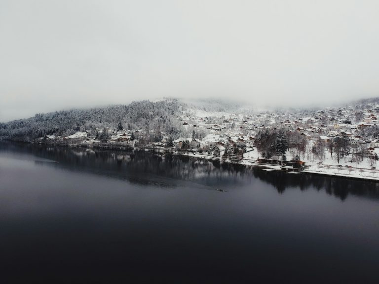 Découvrez le Lac de Gérardmer : Un Joyau des Vosges aux Coordonnées Emblématiques