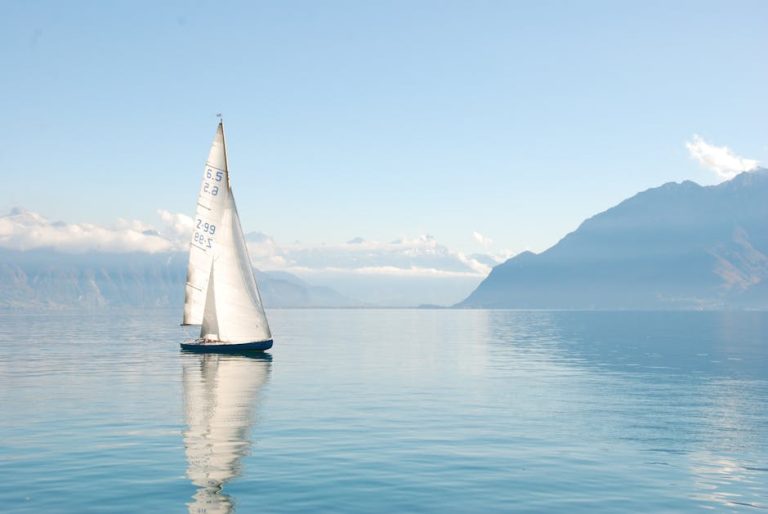 Embarquez pour une croisière en catamaran en Corse : l’aventure de vos rêves